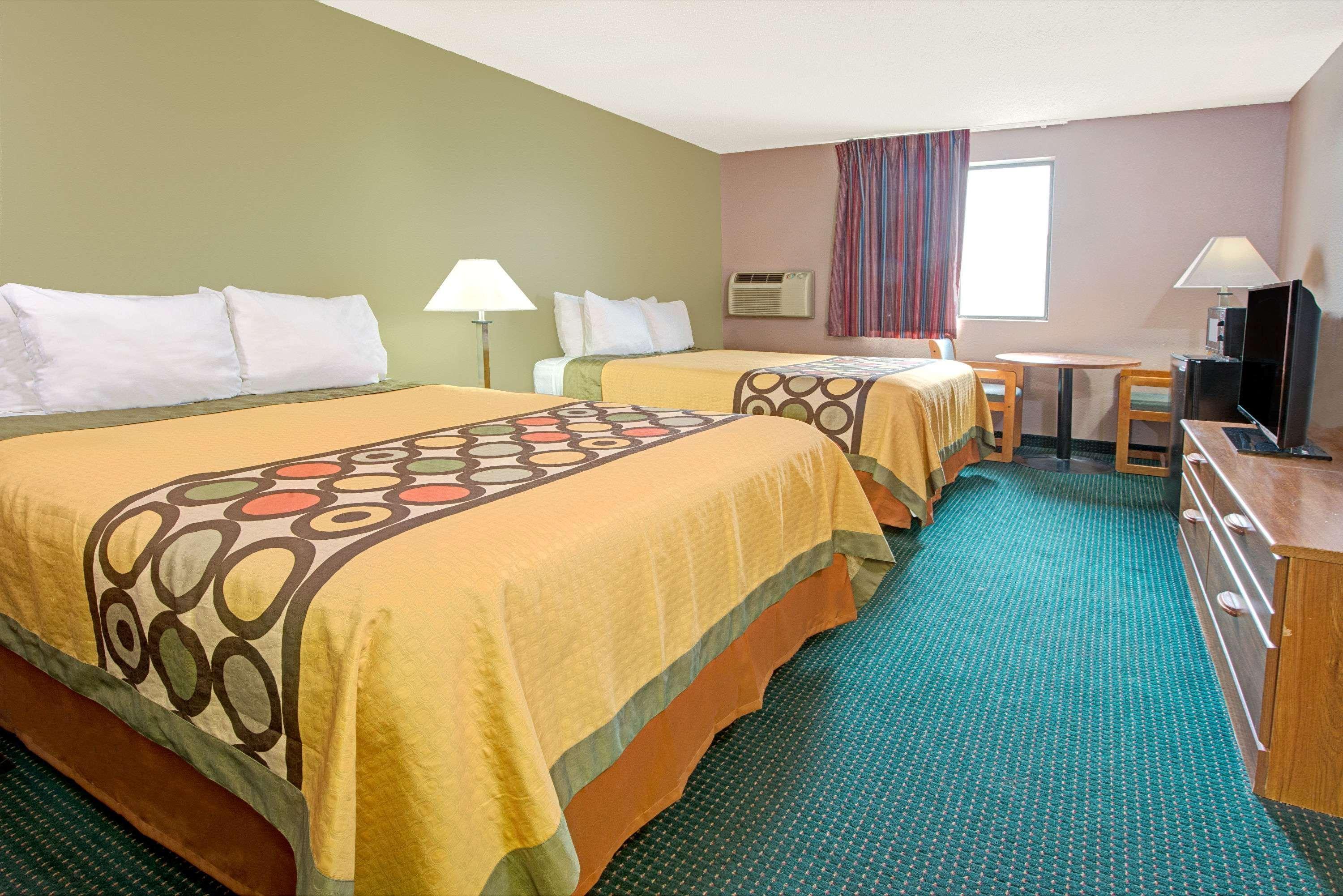 Hotel Super 8 By Wyndham Eureka/Six Flags Nearby Extérieur photo