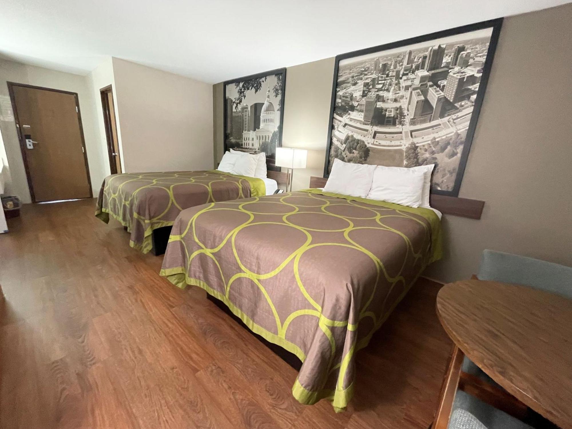 Hotel Super 8 By Wyndham Eureka/Six Flags Nearby Extérieur photo