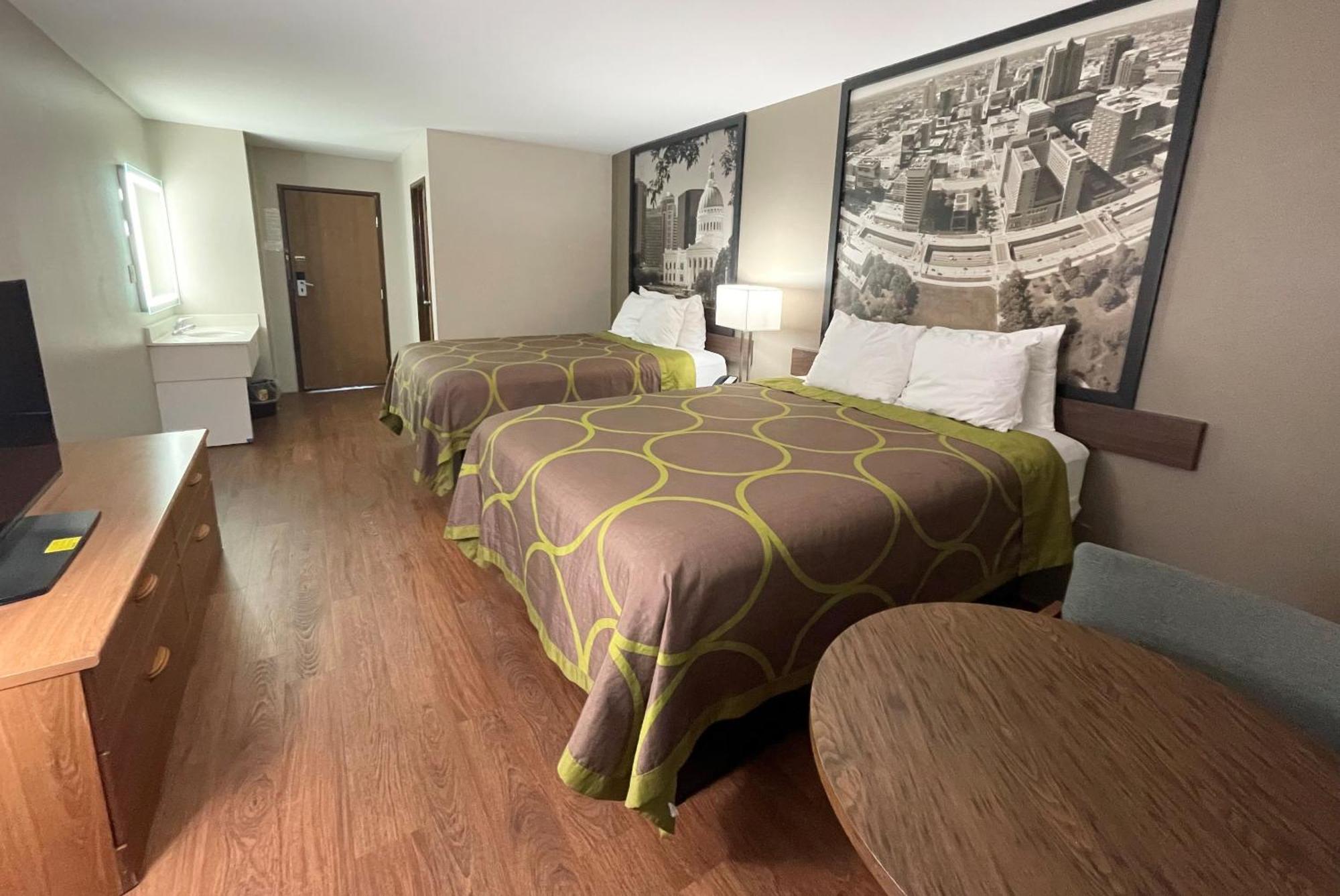 Hotel Super 8 By Wyndham Eureka/Six Flags Nearby Extérieur photo