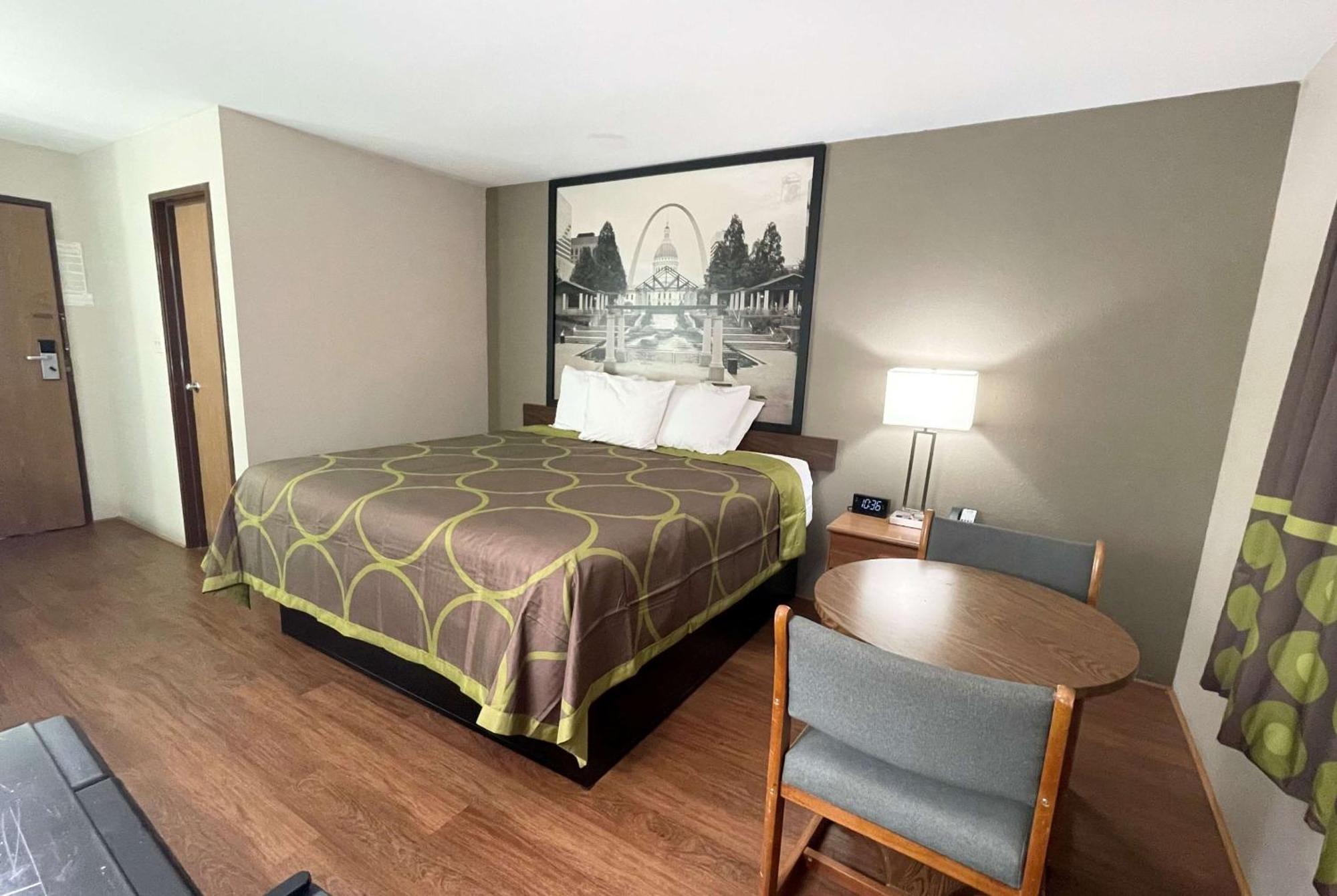 Hotel Super 8 By Wyndham Eureka/Six Flags Nearby Extérieur photo